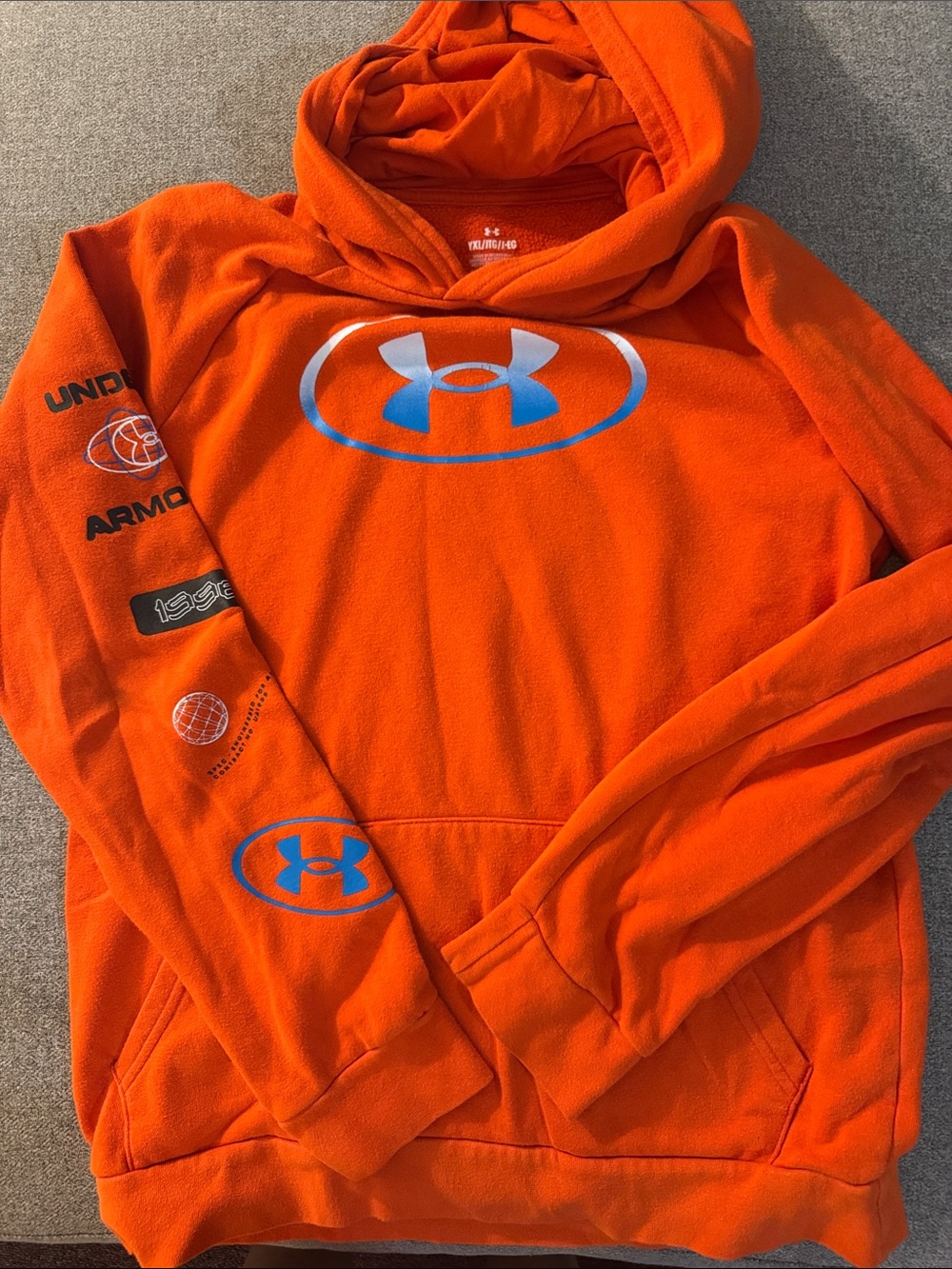 3/$15- Under Armour sweatshirt size XL